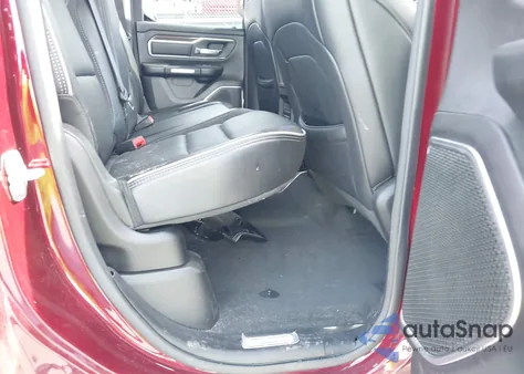 2021 Ram 1500 Laramie z USA, uszkodzony, nr VIN 1C6SRFDT0MN715141